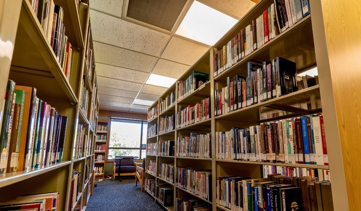 Bookshelves in WVC Omak Library